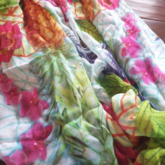 Scarf - Picture 2 of 5